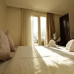 فندق بنديك مارين